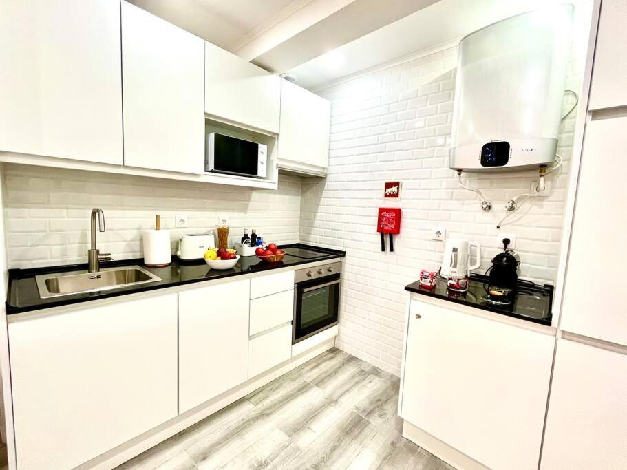 New-Romantic Studio Near The Beach! Paço de Arcos Eksteriør bilde