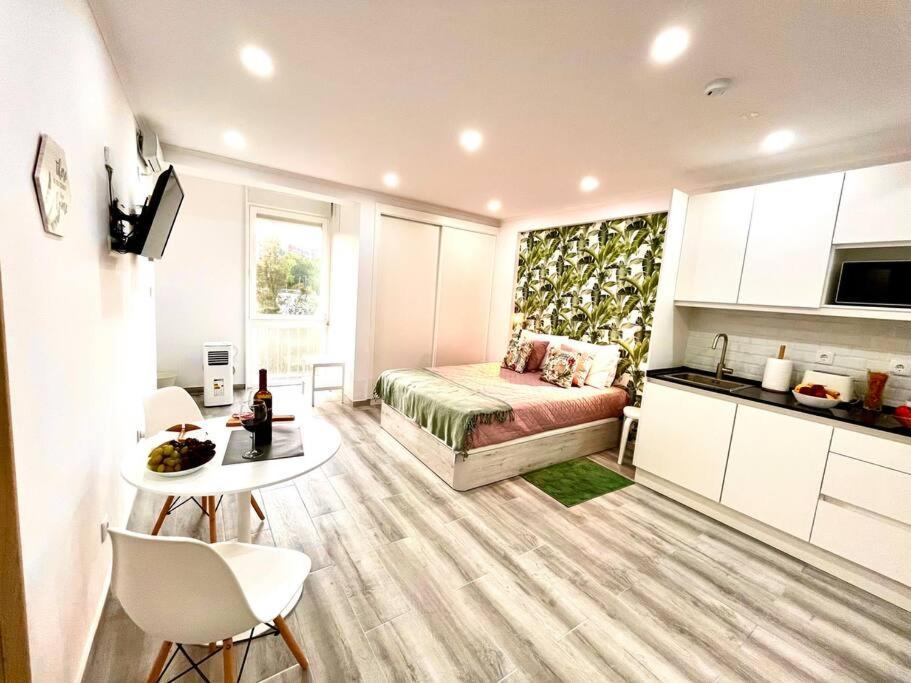 New-Romantic Studio Near The Beach! Paço de Arcos Eksteriør bilde